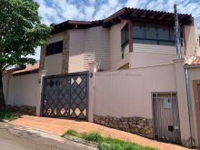 Lindo sobrado de esquina próximo a Orla Morena