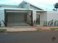 Casa rica em planejados com energia solar