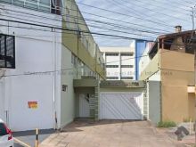 Todo reformado - 1 º andar com sacada