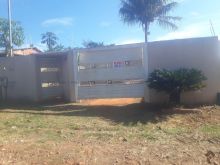 Casa com quintal grande e 3 quartos