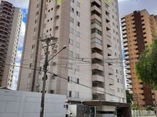 Andar alto rico em armários