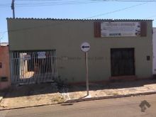 Casa com salão comercial