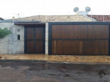 Linda casa com piscina e área gourmet