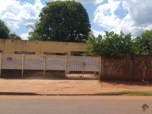 Terreno de esquina com casa