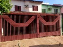 Sobrado em condomínio atrás da APAE