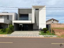 Sobrado exuberante frente para área de lazer