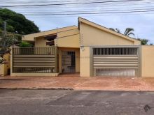 Linda casa com excelente área de lazer