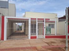 Imóvel comercial no centro com 15 vagas de estacionamento