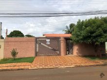 Ampla casa com piscina no bairro Oliveira III
