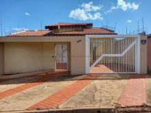 Casa térrea com edícula  - aceita proposta