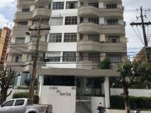 Apartamento amplo e bem localizado