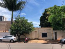 Sob esquina rua Bahia imóvel muito bem localizado