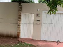 Casa com espaço privilegiado de terreno