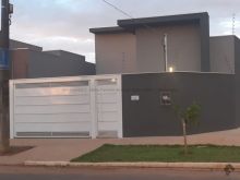 Casa moderna - 1 suíte e 2 quartos