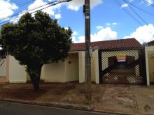 Imóvel residencial com 03 dormitórios e 01 suíte