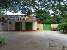 Casa de esquina com salão comercial