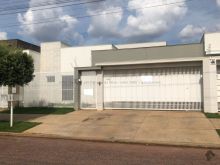 Linda casa com 01 suíte + 02 quartos