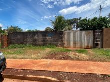 Casa com terreno grande