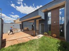 Linda casa em fase de acabamento próximo a UFMS