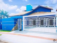 Excelente casa com 3 suítes e piscina