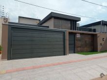 Maravilhosa casa com 3 suítes sendo uma master