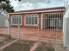 Casa com suíte mais 3 quartos e 4 vagas