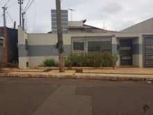 Casa grande com suíte mais 2 quartos