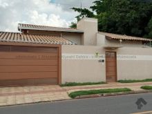 Casa com 03 dormitórios