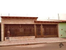 Imóvel com área gourmet e piscina