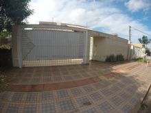 Linda casa com 03 quartos - oportunidade