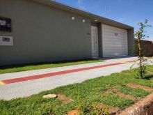 Lindíssima casa térrea com 3 suítes e piscina