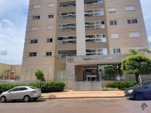 Lindo apartamento rico em armários