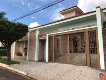 Casa ampla mobiliada com piscina