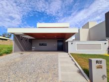 Maravilhosa casa com piscina e 03 suítes