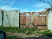 Terreno na rua principal do bairro