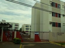 Apartamento térreo rico em armários