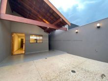 Belíssima casa 3 quartos sendo um suíte