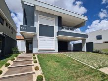 Sobrado com 05 suítes e escritório