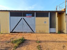 Casa com 2 quartos e garagem coberta