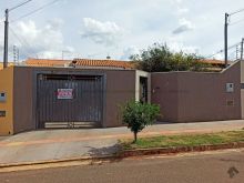 Linda casa aconchegante com suíte e 2 quartos