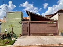 Casa térrea com piscina próximo ao Radio Clube Campo