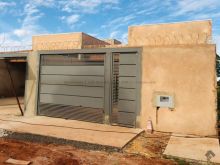 Casa nova muito bem localizada