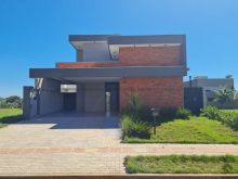 Imponente casa no Alphaville com lindo projeto