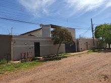 Casa térrea com 4 quartos e piscina