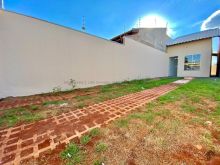 Casa nova muito bem localizada