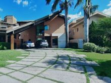 Imponente sobrado com 4 suítes no Portal Itayara