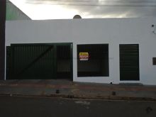 Imóvel residencial com salão comercial