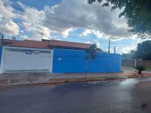 Bela casa de esquina