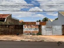 Terreno próximo a avenida Brilhante - 4 lados murados