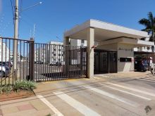 Apartamento com armários